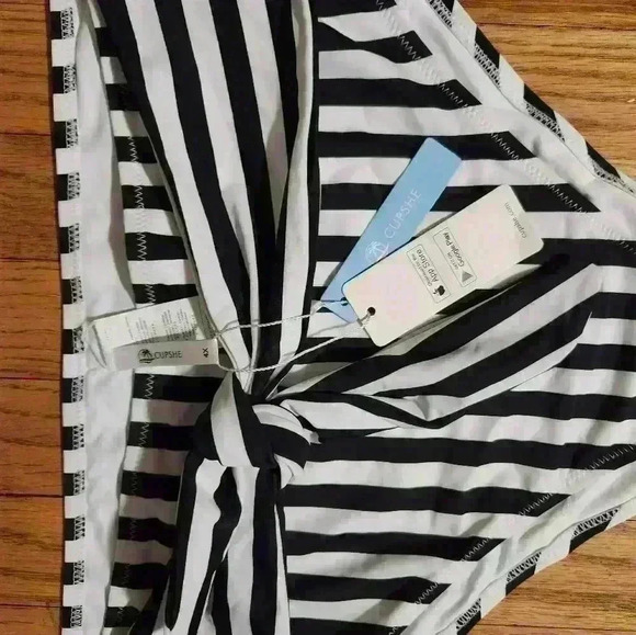 NWT Cupshe bikini bottom stripe white and black 4X - Picture 3 of 3